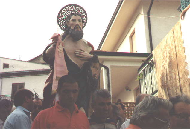 Grecesi people in procession